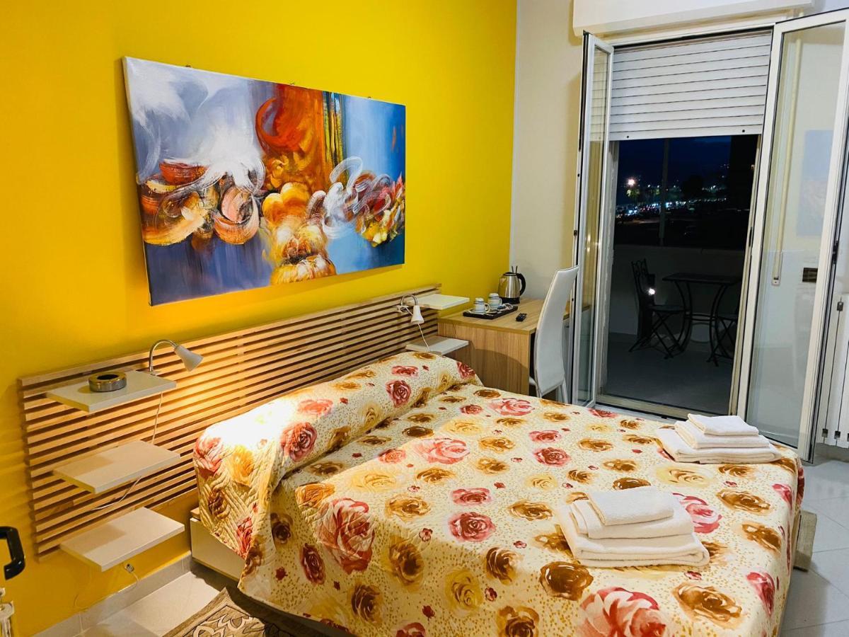 Bed and Breakfast B E B Le Terrazze Sul Mare Катандзаро Екстер'єр фото