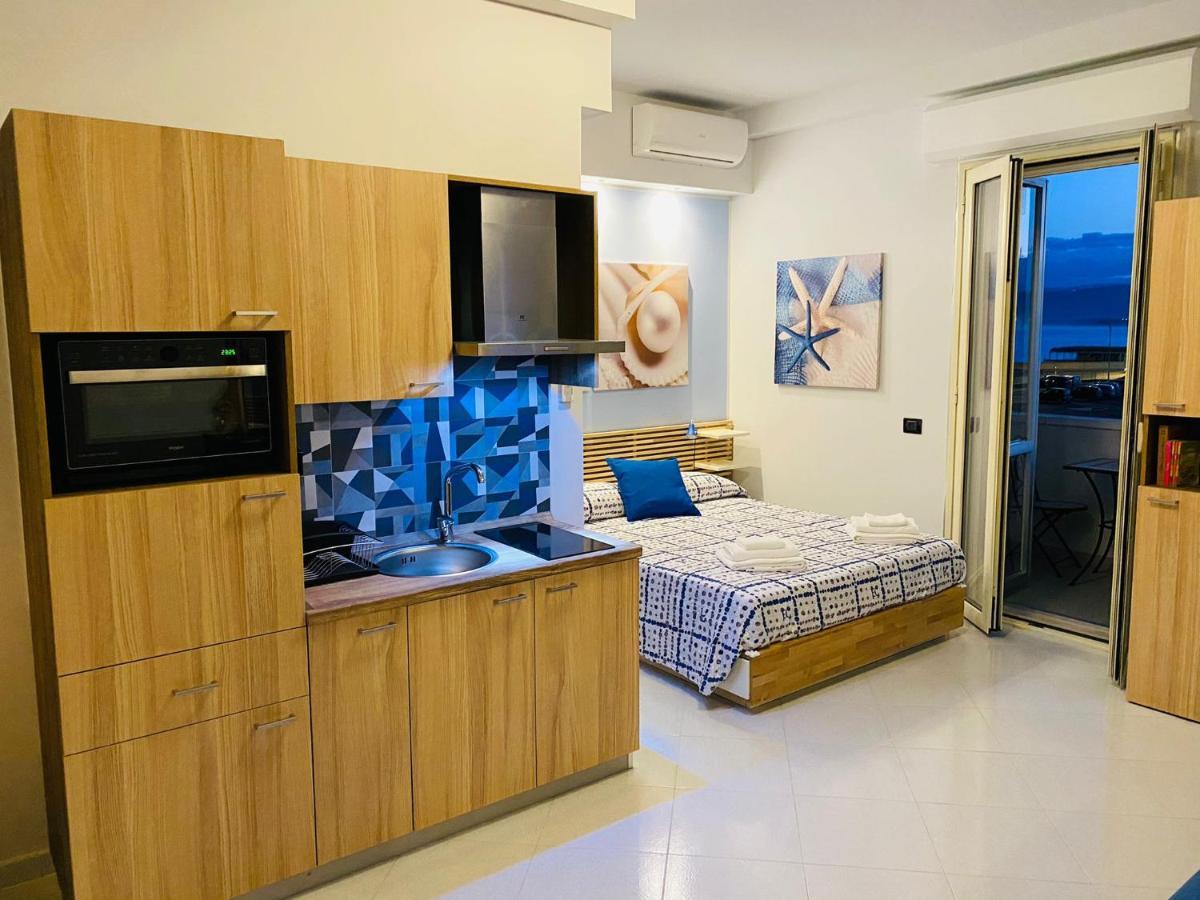 Bed and Breakfast B E B Le Terrazze Sul Mare Катандзаро Екстер'єр фото