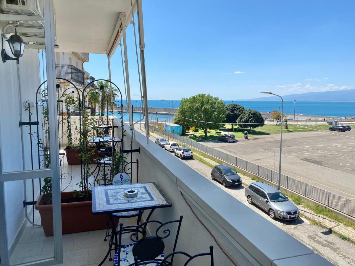 Bed and Breakfast B E B Le Terrazze Sul Mare Катандзаро Екстер'єр фото