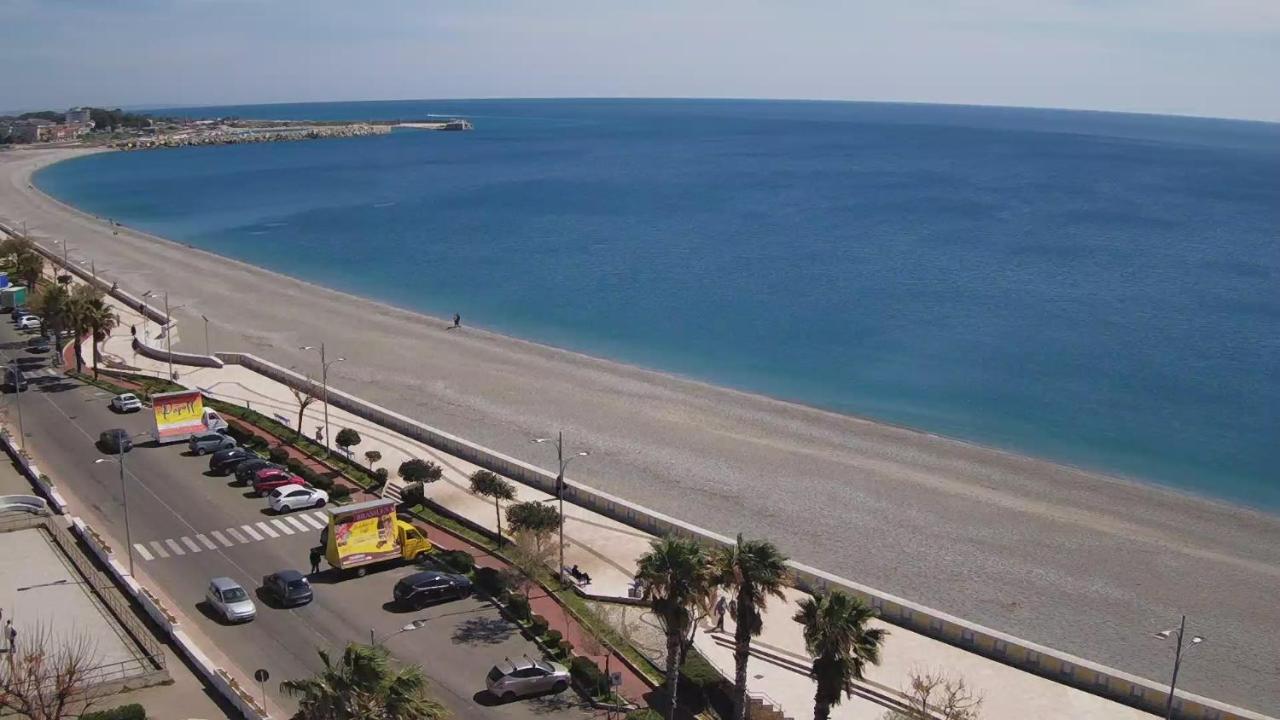 Bed and Breakfast B E B Le Terrazze Sul Mare Катандзаро Екстер'єр фото